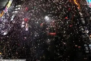 گزارش تصویری از حضور مردم انقلابی ایران در میدان