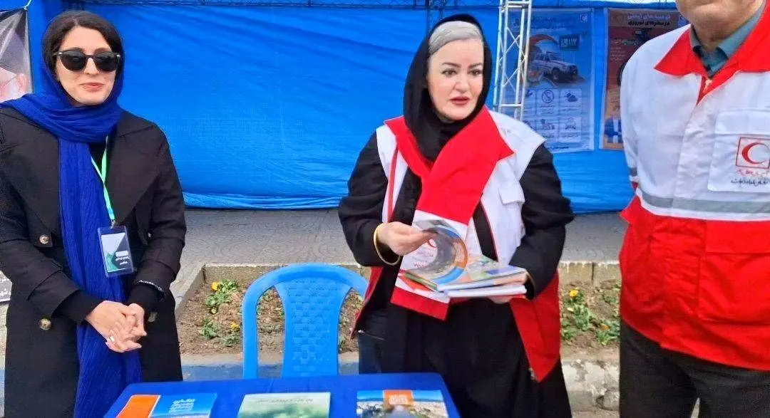 حضور نعیمه نظا‌م دوست در جمع نیروهای هلال احمر + تصویر