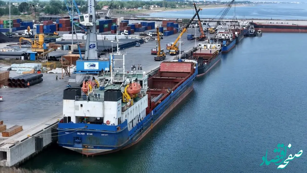ثبت رکورد تخلیه و بارگیری ۱۴ هزار تنی کالا در یک روز در منطقه آزاد انزلی