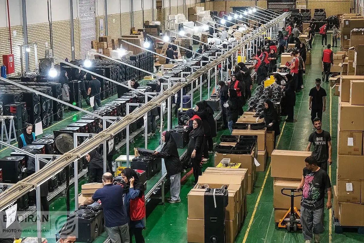 شامخ صنعت در کف هفت‌ماهه؛ صادرات در سراشیبی پانزده‌ماهه