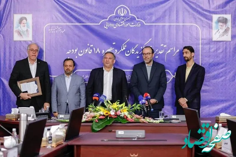 قدردانی وزیر امور اقتصادی و دارایی از مدیرعامل بانک مسکن

