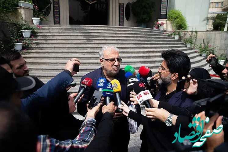 وزیر نفت: مطالباتمان از عراق را با روش‌های نقدی، حواله، تهاتر کالا و گرفتن فرآورده وصول خواهیم کرد