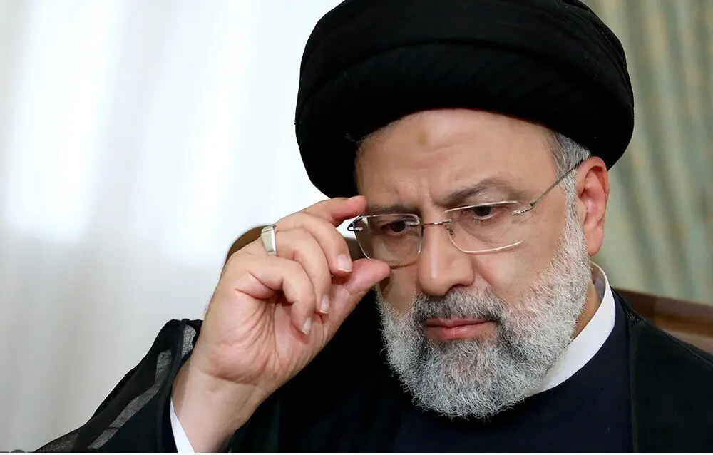 رئیسی و معاون اول چیزی از اقتصاد نمی دانند آن عددها را می پذیرند