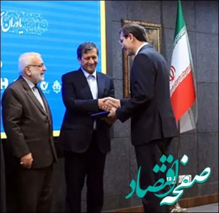 مدیرعامل بانک سینا لوح تقدیر یاور اشتغال و خودکفایی دریافت کرد