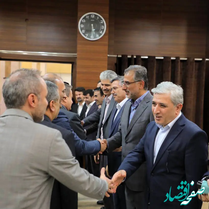 دیدار نوروزی کارکنان و مدیران گروه مالی اقتصادنوین با مدیرعامل و هیئت مدیره بانک