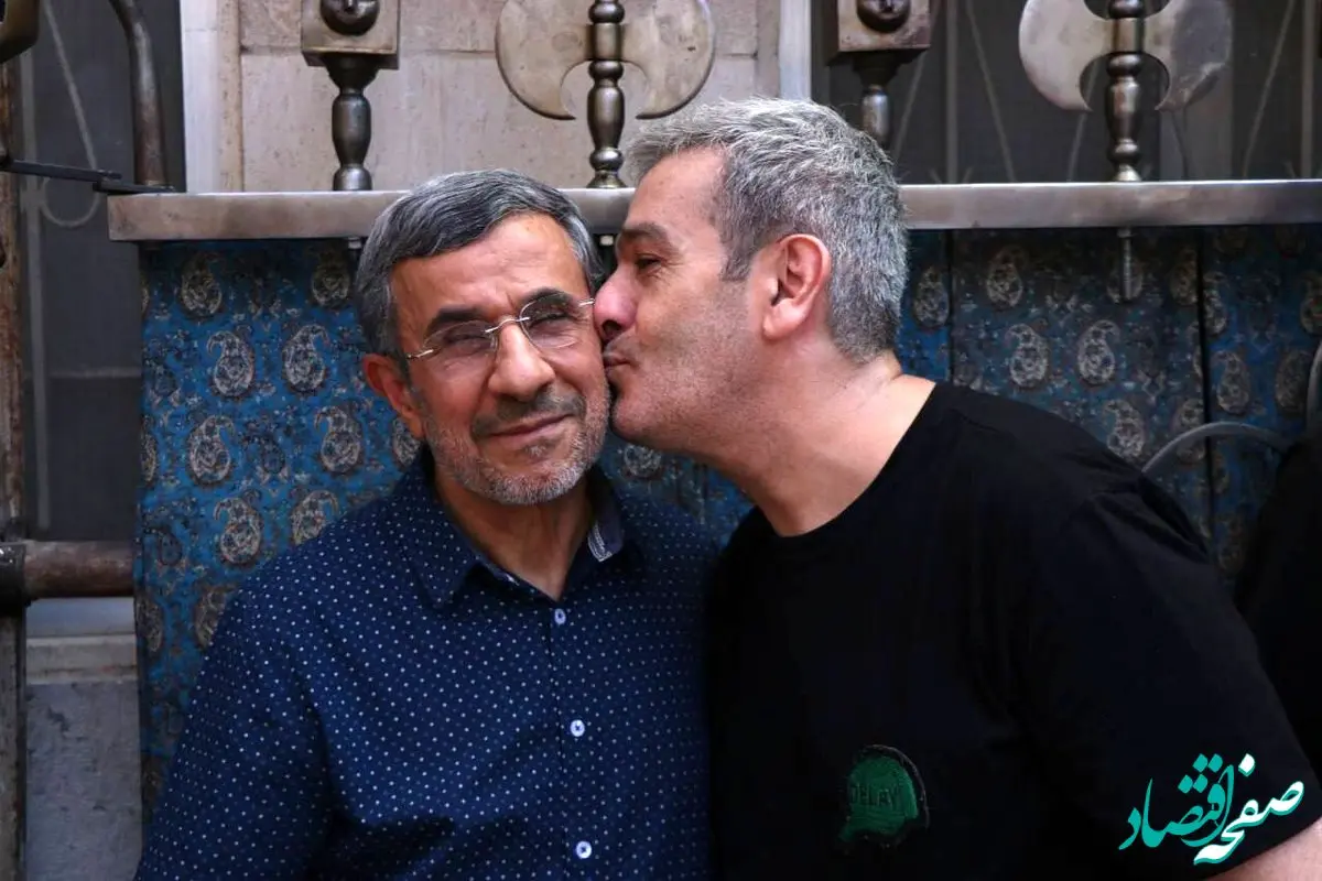 عکس هایی از محمود احمدی نژاد در روز عاشورا که حسابی حاشیه ساز شد! / احمدی نژاد روز عاشورا لباس چه رنگی پوشید؟ 