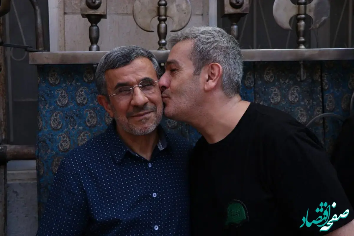 عکس هایی از محمود احمدی نژاد در روز عاشورا که حسابی حاشیه ساز شد! / احمدی نژاد روز عاشورا لباس چه رنگی پوشید؟ 
