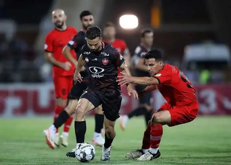 پرسپولیس در آزادی با تراکتور بازی می‌کند