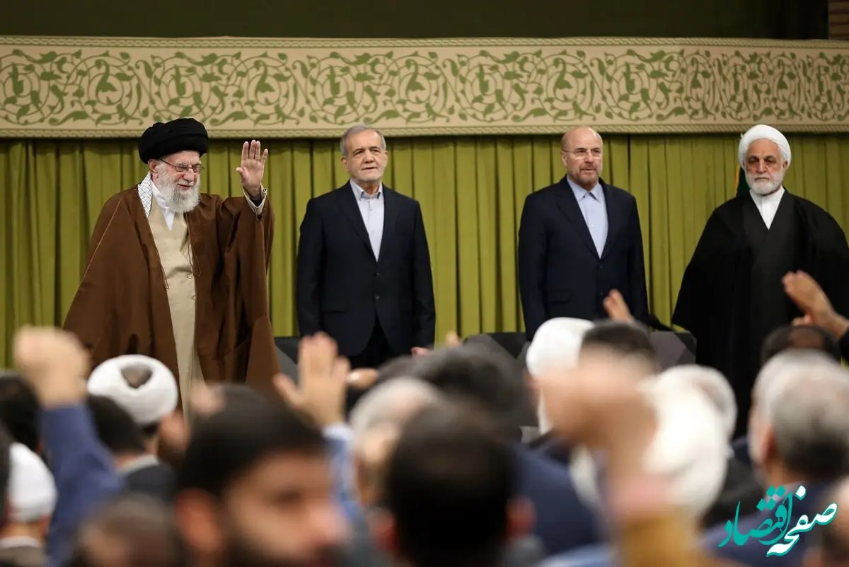 تصویری خاص از حسن روحانی در بیت رهبری/ این افراد هم بودند/ این فرد ردیف آخر نشست