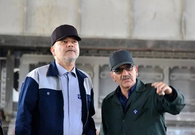 بازدید مدیرعامل و نائب رئیس هیأت مدیره شرکت آلومینیوم ایران به همراه مدیر کارخانه، از کارگاه های تولیدی