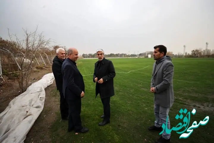 مهمان وی آی پی استقلال و پرسپولیس کیست ؟ / این مهمان از خزانه چمن ورزشگاه دیدار کرد 