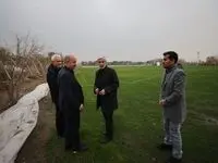 مهمان وی آی پی استقلال و پرسپولیس کیست ؟ / این مهمان از خزانه چمن ورزشگاه دیدار کرد 
