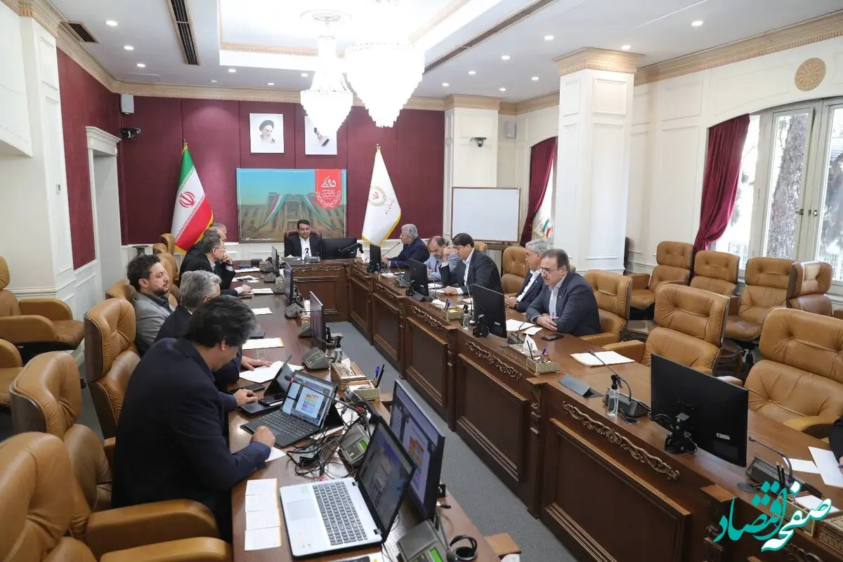 نشست تشریح برنامه های عملیاتی شعب در سال جاری با حضور مدیرعامل و مدیران ارشد بانک ملی ایران