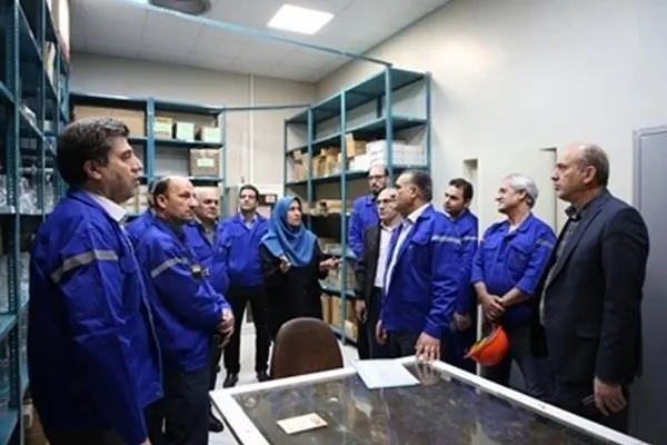بازدید معاون تولید و رئیس مجتمع از پیشنهاد اجرا شده در واحد آزمایشگاه مرکزی