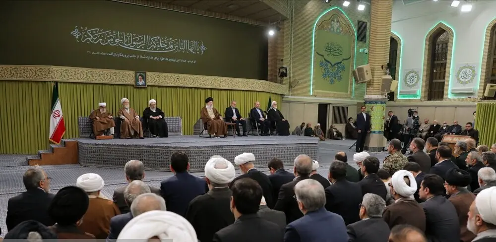 تصویری خاص از محمود احمدی نژاد در بیت رهبری/ این دو فرد معروف کنار هم/ حدادعادل هم آمده بود