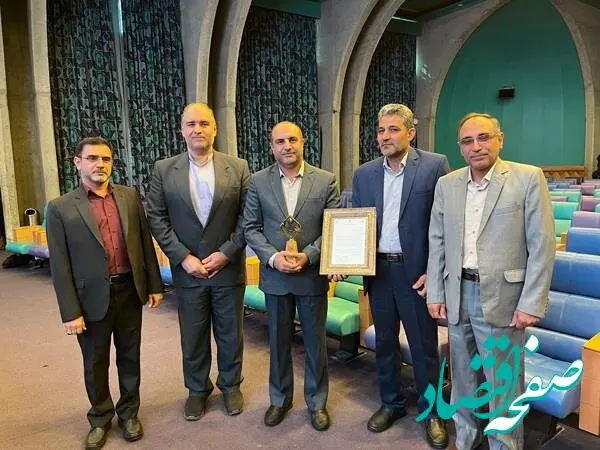 شرکت فولاد امیرکبیر کاشان به عنوان واحد نمونه استانی استاندارد در سال 1401 انتخاب شد