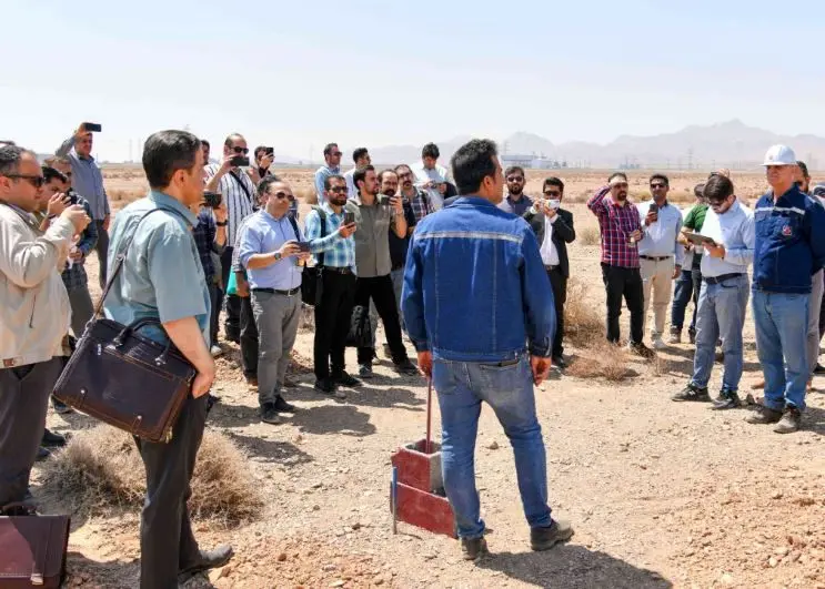 برگزاری جلسه توجیهی مناقصه عمومی پروژه احداث نیروگاه خورشیدی ۴۰ مگاواتی در شرکت آهن و فولاد ارفع