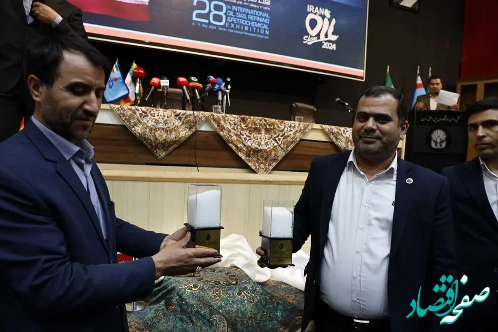 در مراسم رونمایی از محصولات صنعت پتروشیمی، گریدهای استراتژیک آریاساسول رونمایی شد