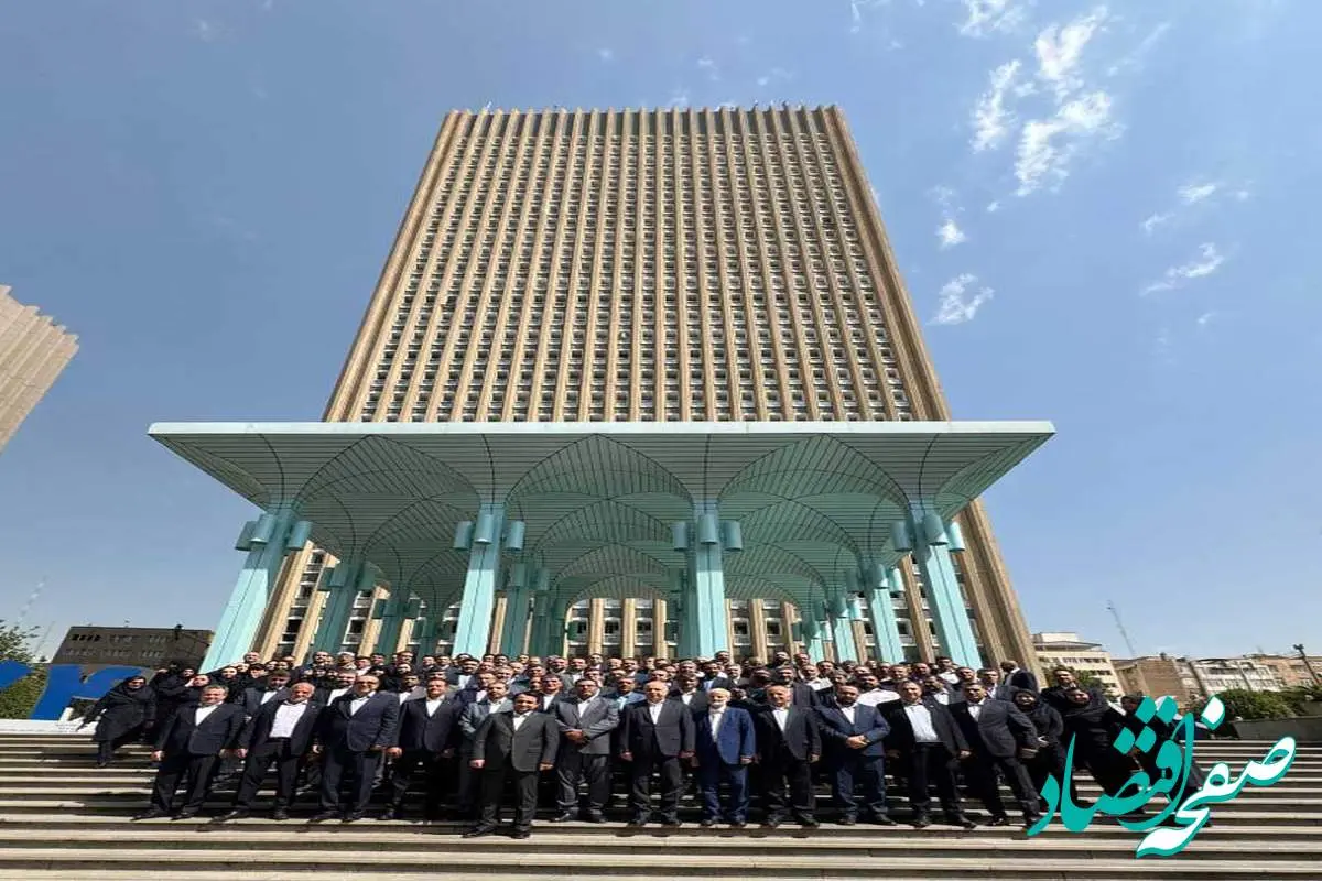 آیین بزرگداشت آغاز 74مین سال فعالیت بانک صادرات ایران برگزار شد/ محسن سیفی: بانک صادرات ایران در مسیر دستیابی به جایگاه شایسته در نظام بانکی ثابت قدم است