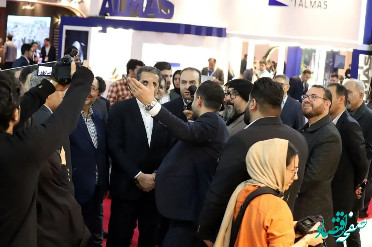 بازدید معاون وزیر صمت از غرفه فولاد اکسین خوزستان در نخستین روز از نمایشگاه ایران متافو۲۰۲۴