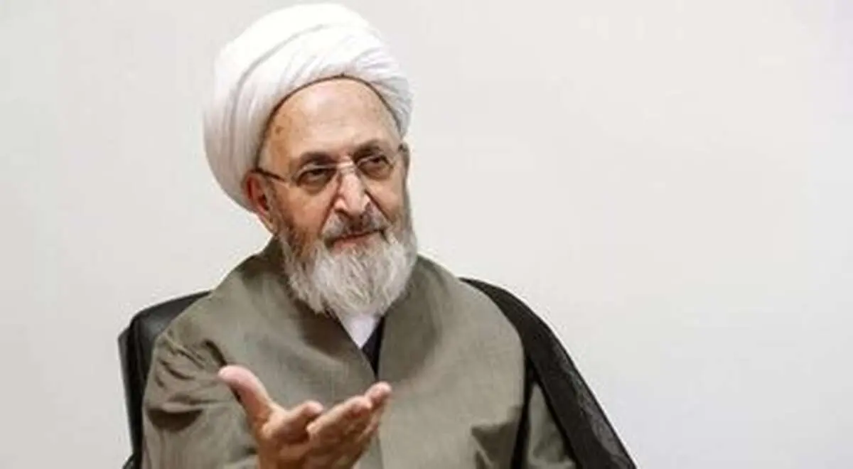 تصویری از چهره غمگین یک مرجع تقلید در مراسم فوت همسرش
