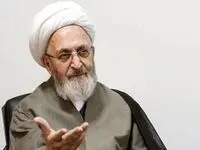 تصویری از چهره غمگین یک مرجع تقلید در مراسم فوت همسرش