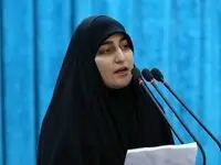 تصویر چهره غمناک دختر سردار سلیمانی در حسینیه امام خمینی