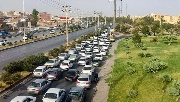 آخرین وضعیت راهها و جاده چالوس امروز دوشنبه ۱۶ تیر ماه ۱۴۰۴ | ترافیک سنگین در این محور / مه‌گرفتگی در فیروزکوه