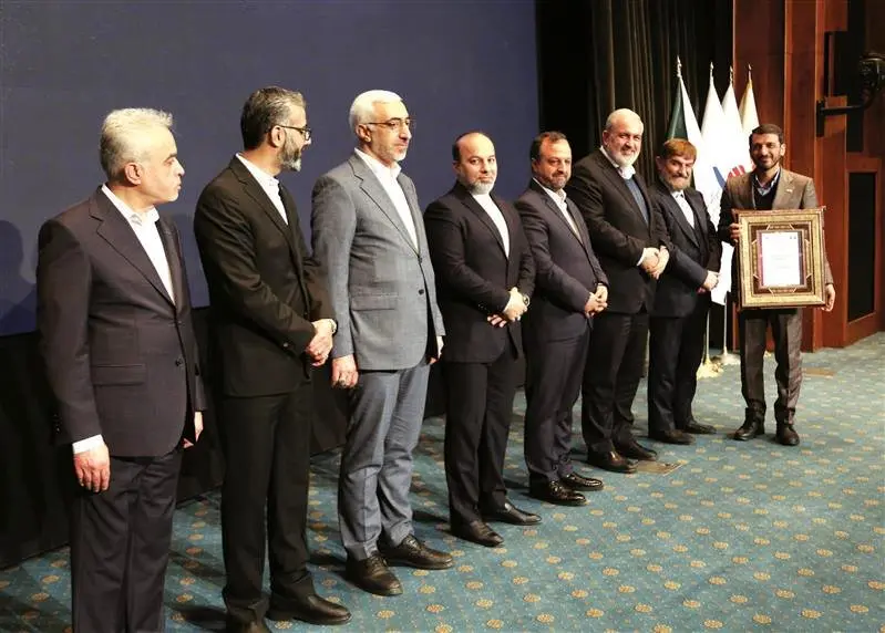 تداوم درخشش فولادمبارکه با کسب 6 عنوان برتر در همایش ملی شرکتهای برتر ایران (IMI-100)