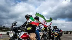 رژه موتورسواری نیروهای مسلح در سالروز ورود امام خمینی (ره) به تهران