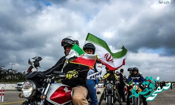 رژه موتورسواری نیروهای مسلح در سالروز ورود امام خمینی (ره) به تهران