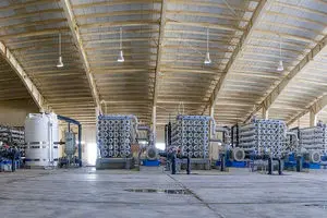 ایران فقط کافیست، آب شیرین کن ها را بزند!