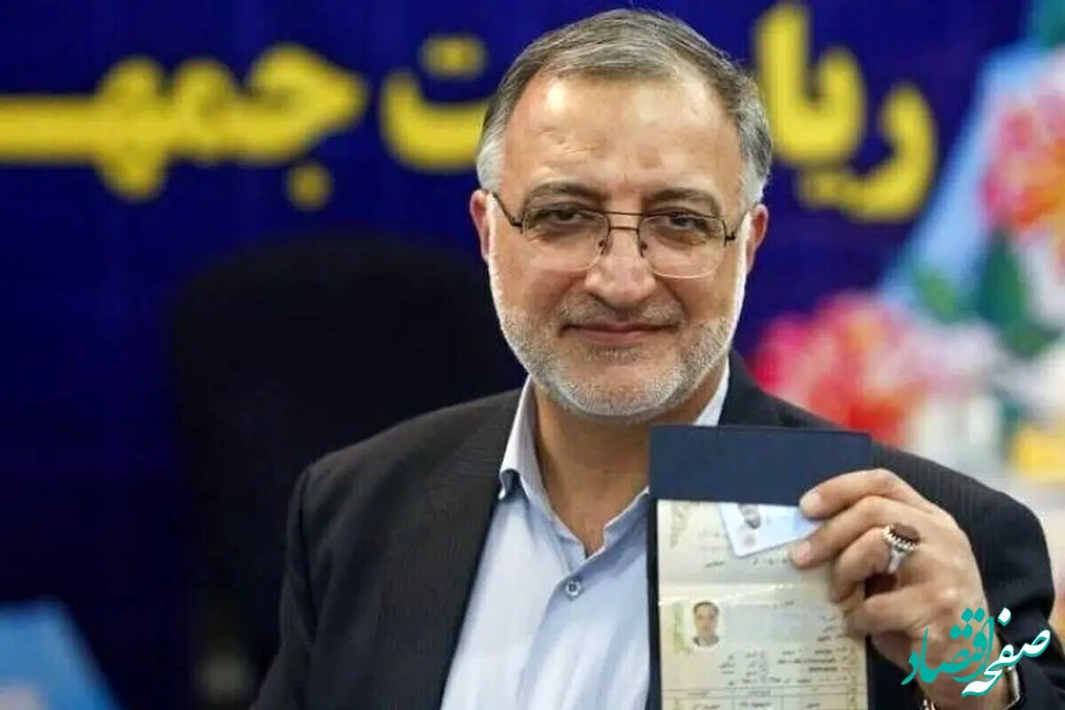 عکس هایی ناب از شیرین کاری فوتبالی در همایش این نامزد جنجالی ریاست جمهوری