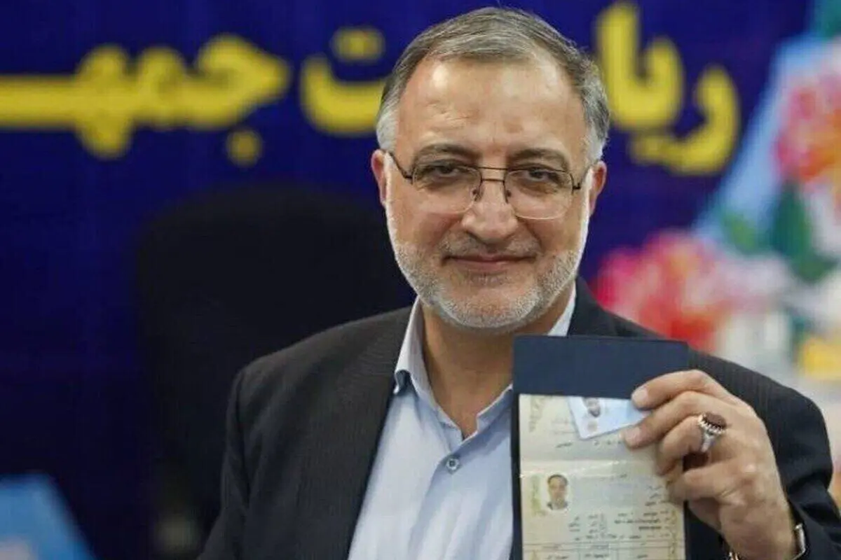 عکس هایی ناب از شیرین کاری فوتبالی در همایش این نامزد جنجالی ریاست جمهوری