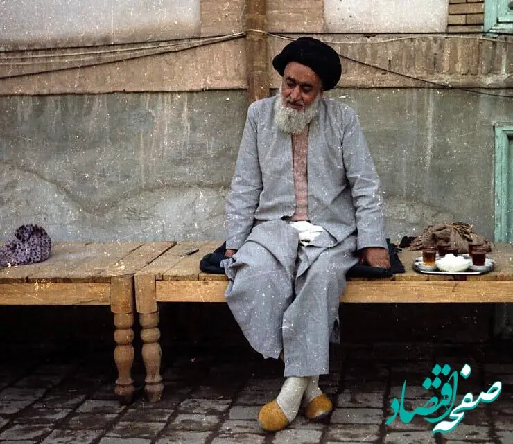 ببینید | تصویری کمتر دیده شده از رهبر انقلاب در کنار شهید محراب