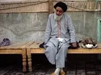 ببینید | تصویری کمتر دیده شده از رهبر انقلاب در کنار شهید محراب
