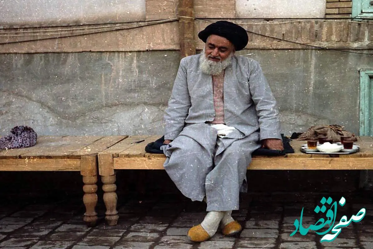 ببینید | تصویری کمتر دیده شده از رهبر انقلاب در کنار شهید محراب