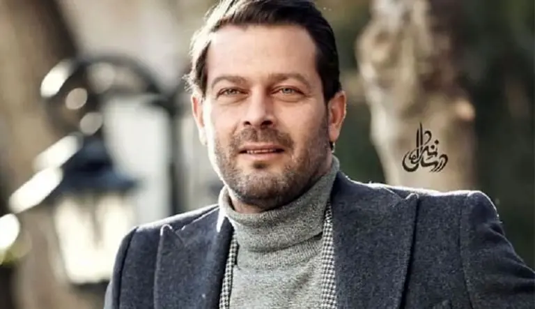 عکس جذاب پژمان بازغی در کنار برادران درشت هیکلش