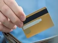 زیرنظر بانک مرکزی؛ تخلف کارگزاری‌ها در ارائه کارت شتابی!!