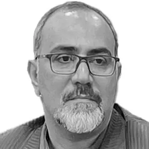 کشورها با بمب فرو نمی‌ریزند، با فروپاشی نهادها می‌میرند