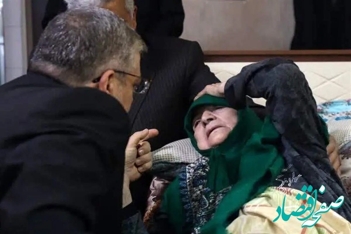 چهره ماتم‌زده مادر سیدابراهیم رییسی شهید جمهور +عکس 