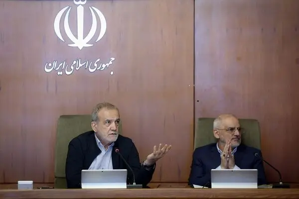 رئیس جمهور: همه ظرفیت های کشور باید برای حفظ تولید و تداوم اشتغال به میدان بیاید
