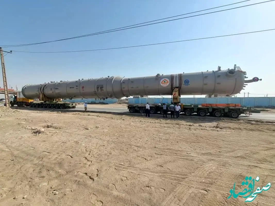 برج T-1101 پروژه اتان پتروشیمی بندرامام وارد مجتمع شد