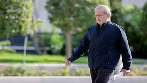 رهبر انقلاب و مسعود پزشکیان در یک تصویر جالب