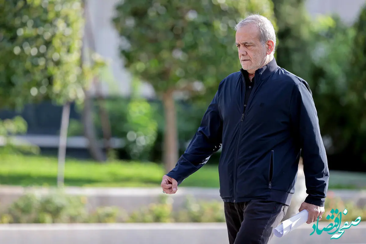 رهبر انقلاب و مسعود پزشکیان در یک تصویر جالب