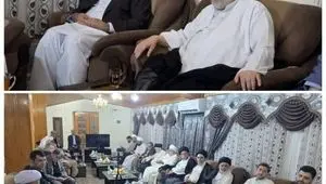 دکتر محمد سعید اربابی، رئیس هیات مدیره و مدیرعامل سازمان منطقه آزاد چابهار میزبان حجت‌الاسلام والمسلمین حاج‌آقا شهرستانی، نماینده آیت‌الله‌العظمی سیستانی و هیأت همراه