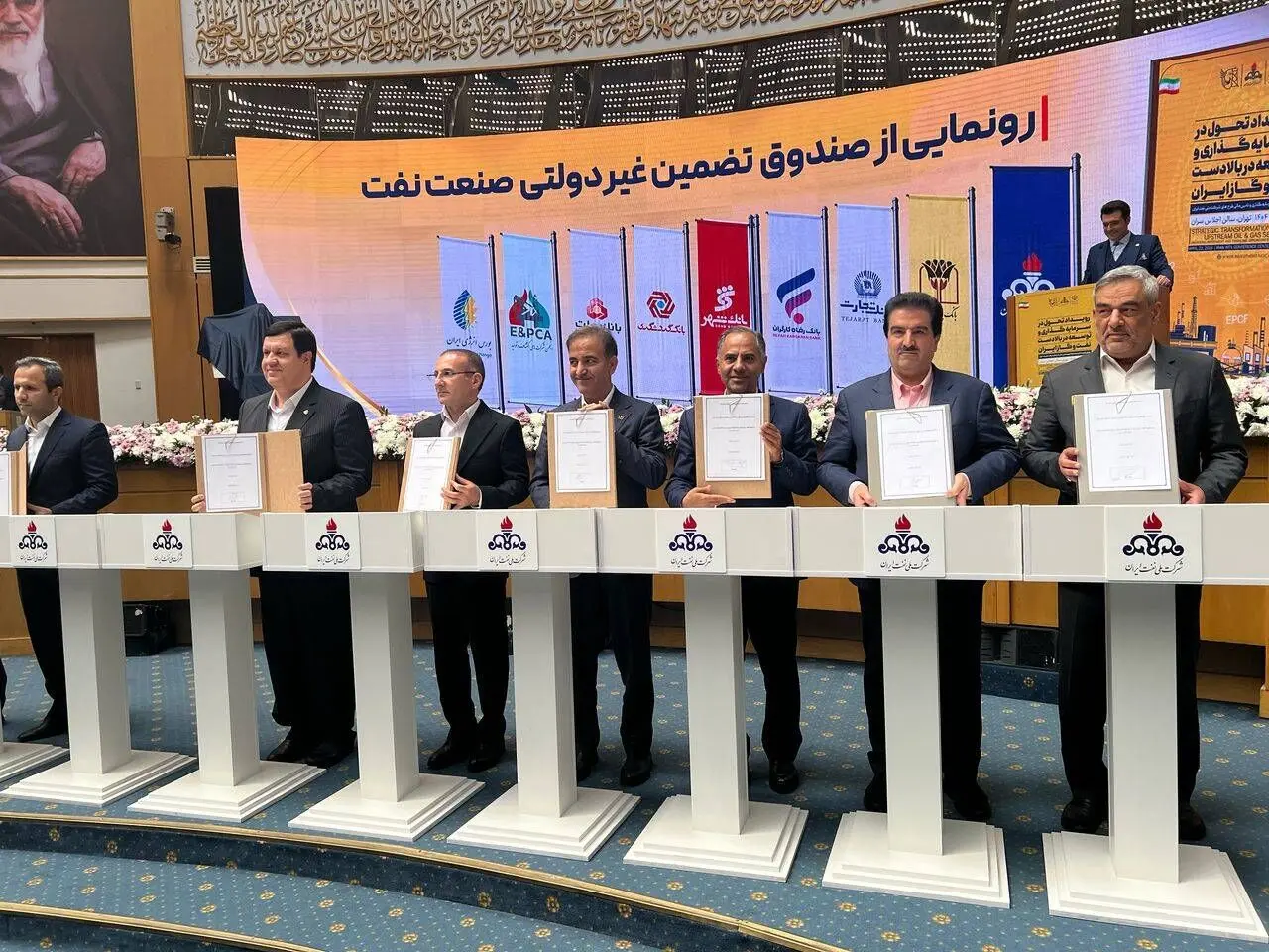 مشارکت‌نامه صندوق تضمین غیردولتی صنعت نفت با مشارکت بانک رفاه کارگران امضا شد