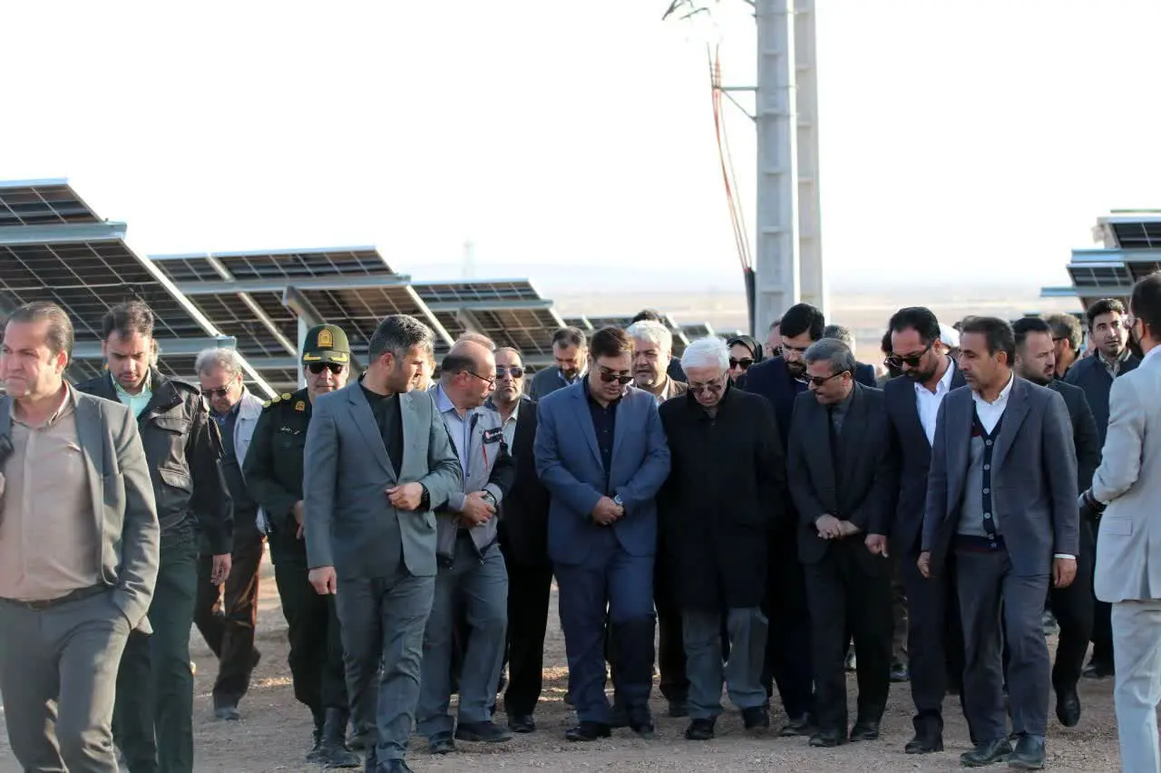 بازدید استاندار خراسان شمالی از پروژه نیروگاه خورشیدی شرکت آلومینای ایران