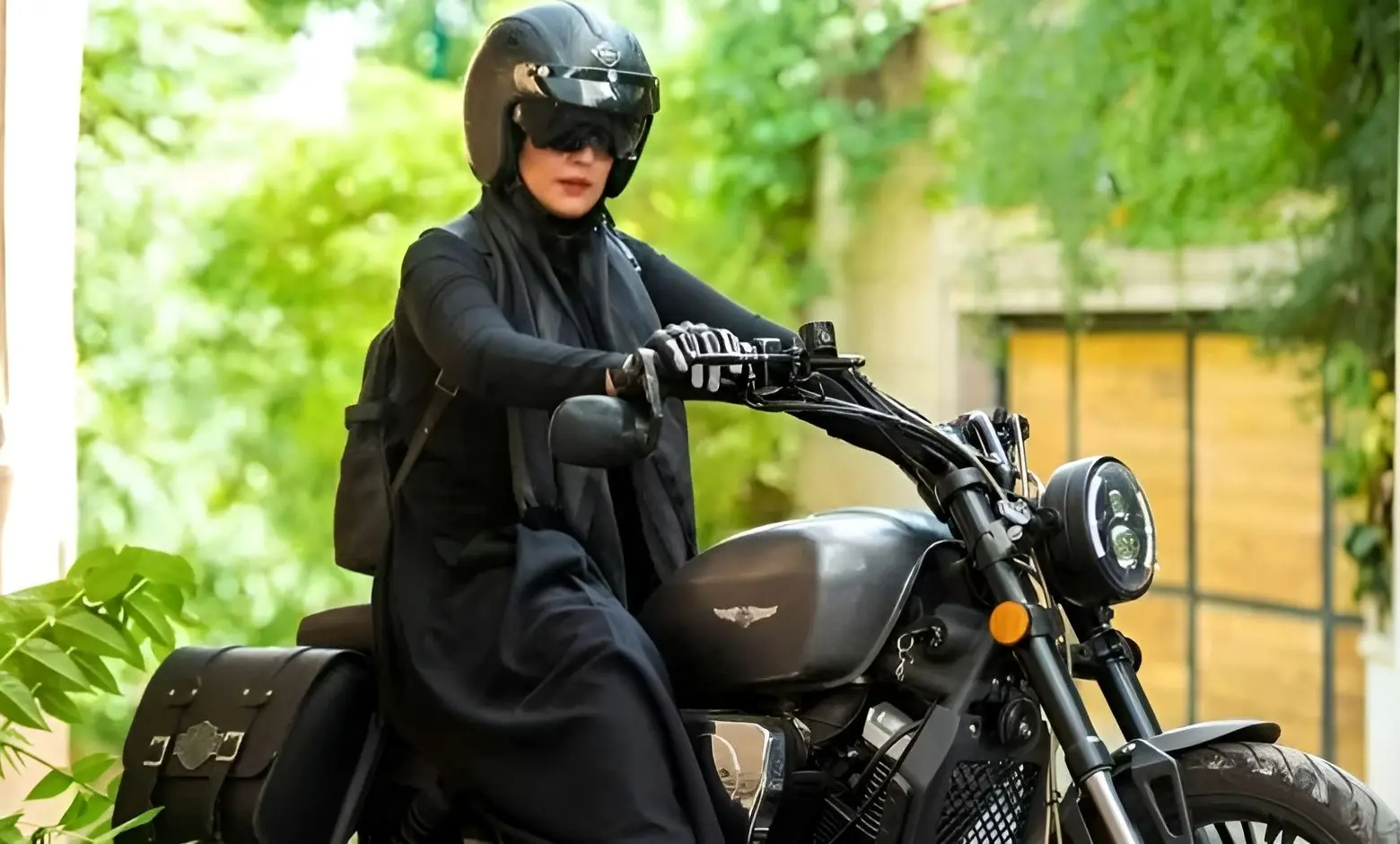 موتورسواری بانوان مجاز است؟