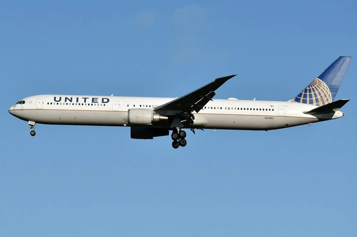 صعود انفجاری قیمت بلیط هواپیما در آمریکا در پی حمله ترامپ به ایران